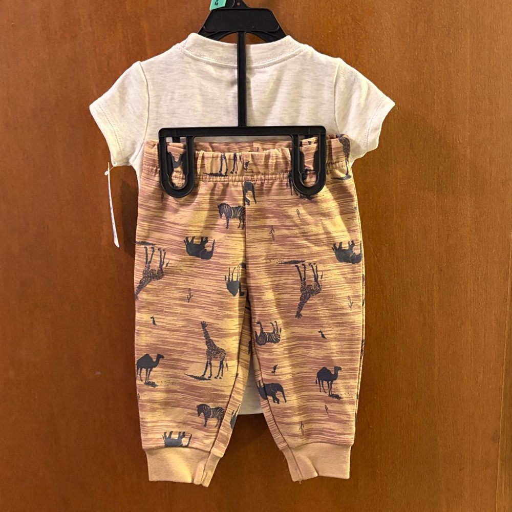 Carter’s Two-Piece Set - Picture 5 of 5
